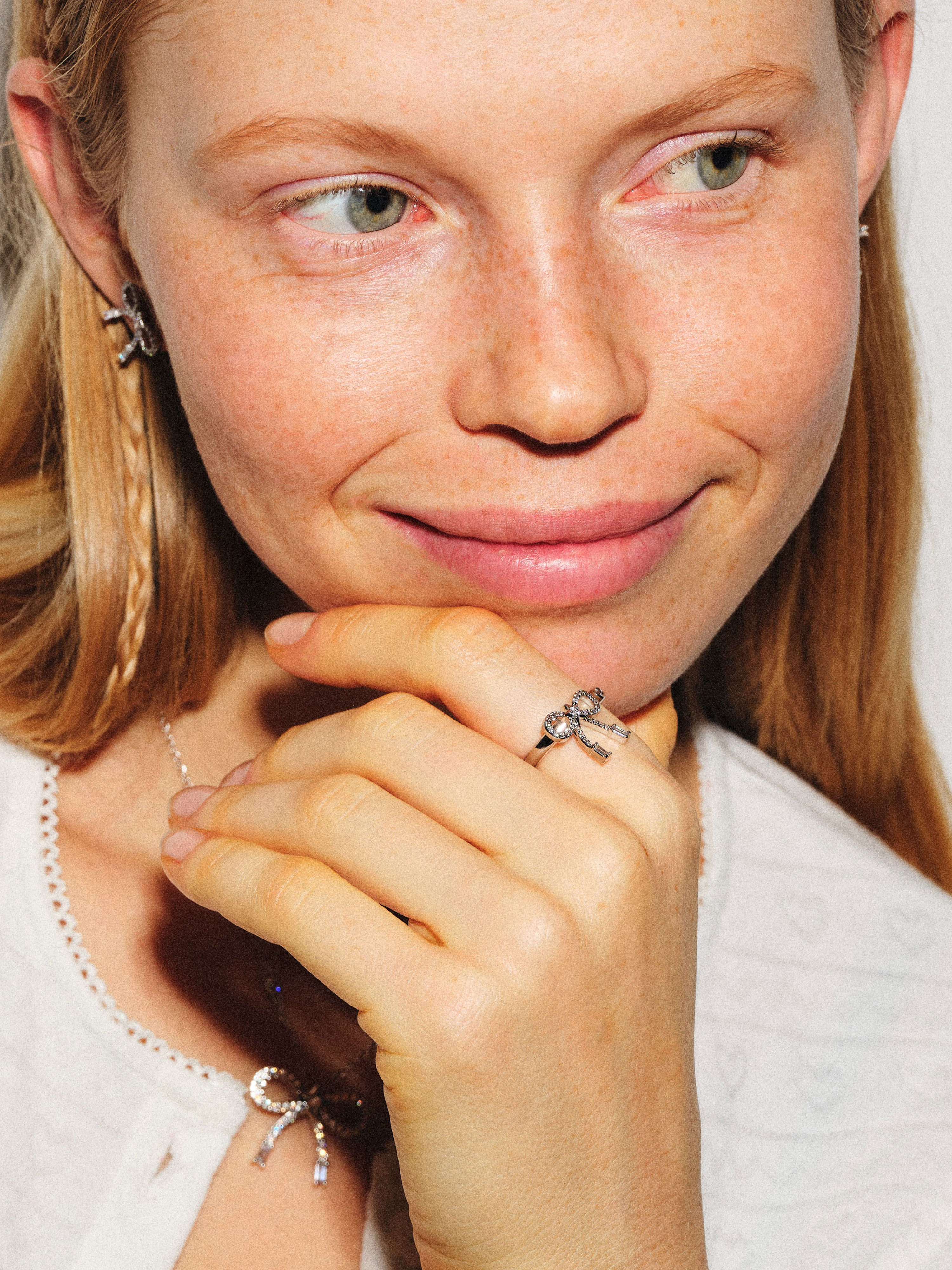 Sweet Wink Bow Ring
