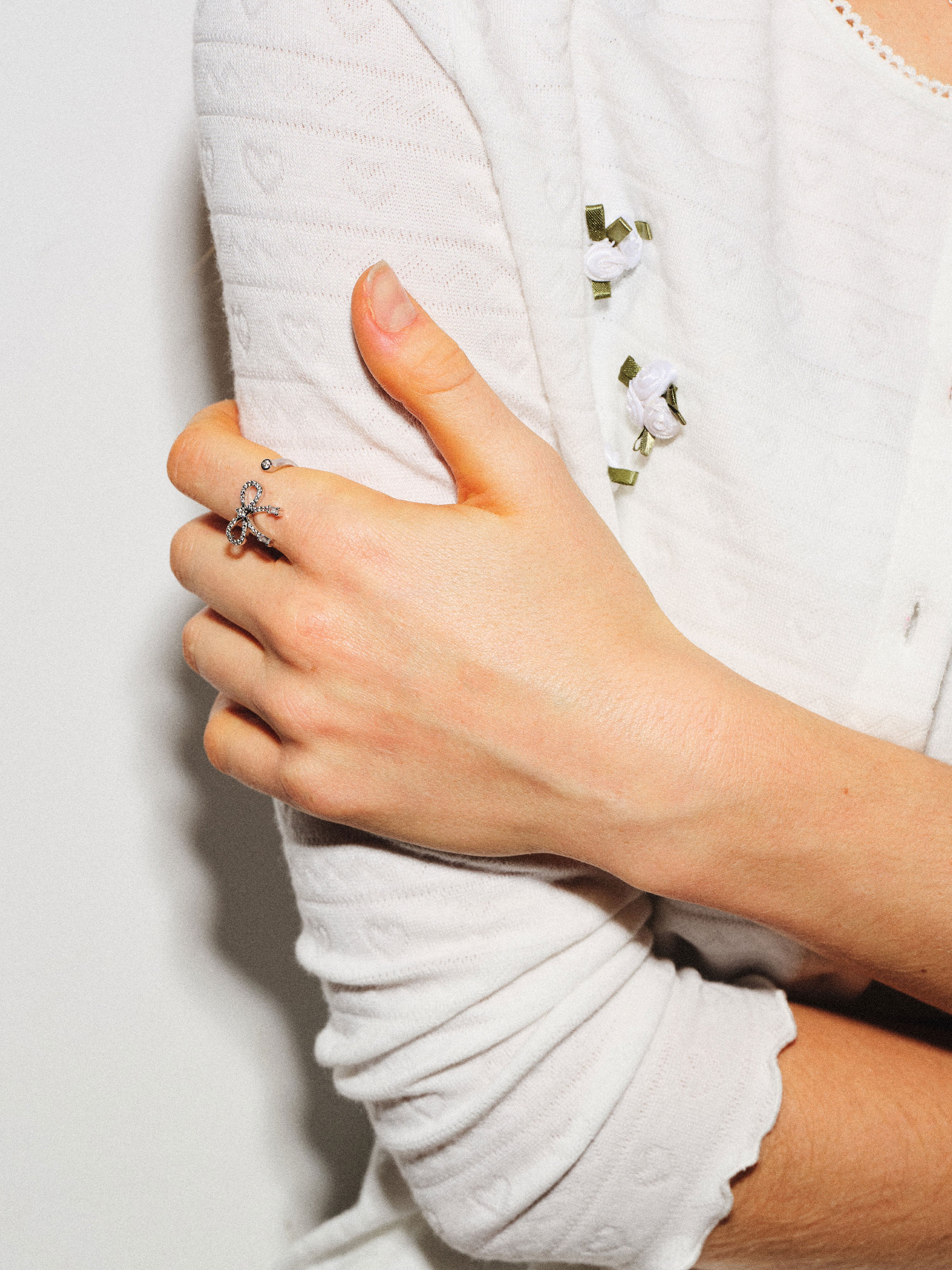 Sweet Wink Bow Ring