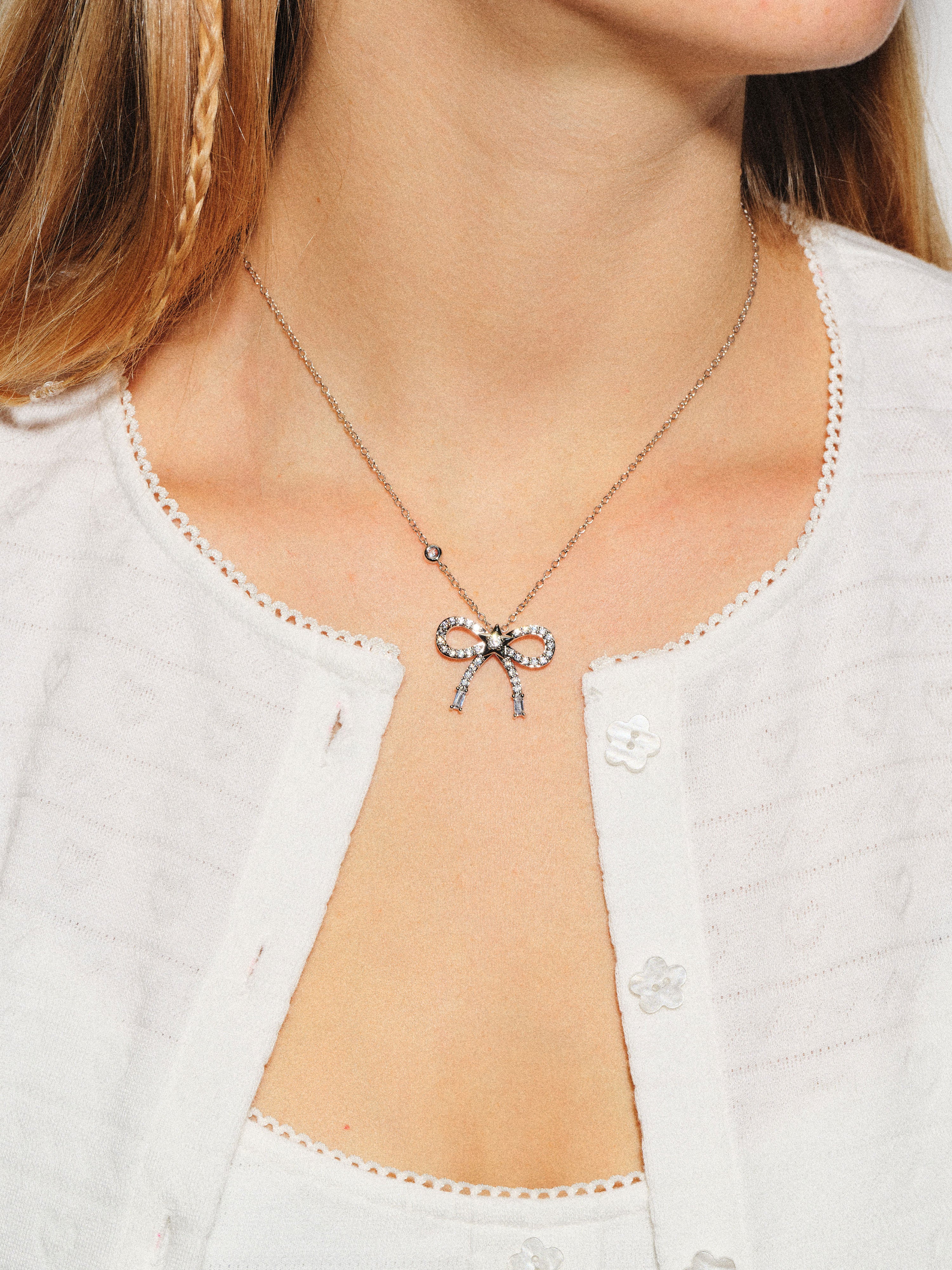 Blinking Bow Necklace – Heartbeat Whisper