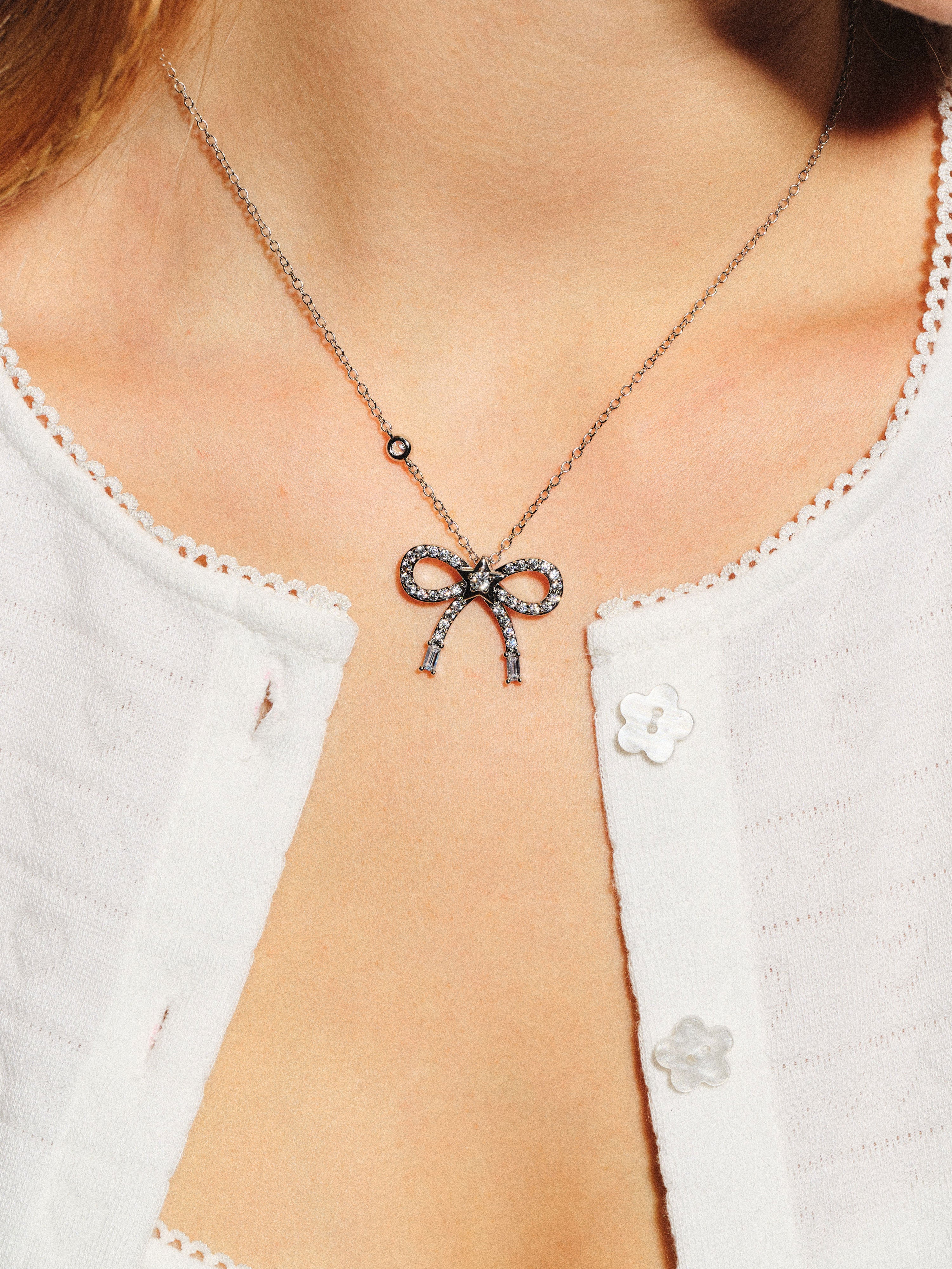 Blinking Bow Necklace – Heartbeat Whisper